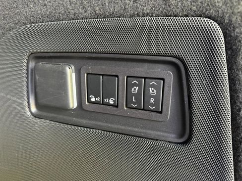 Used 2023 Cadillac Escalade ESV Sport AWD/4WD image 25