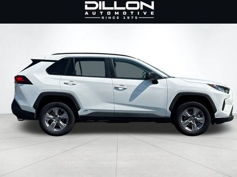 Used 2022 Toyota RAV4 LE AWD/4WD image 3