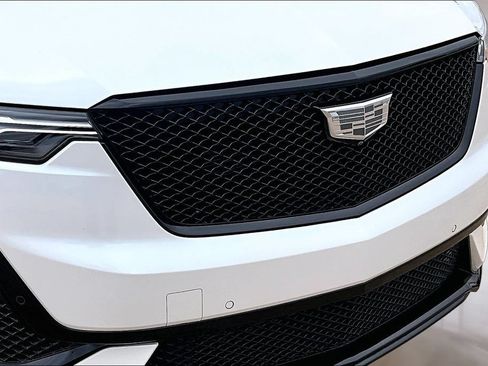 Certified 2024 Cadillac XT6 Sport w/ LPO, Red Accent Package AWD/4WD image 29