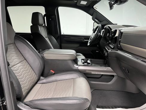 Used 2024 Chevrolet Silverado 2500 ZR2 w/ Technology Package image 62