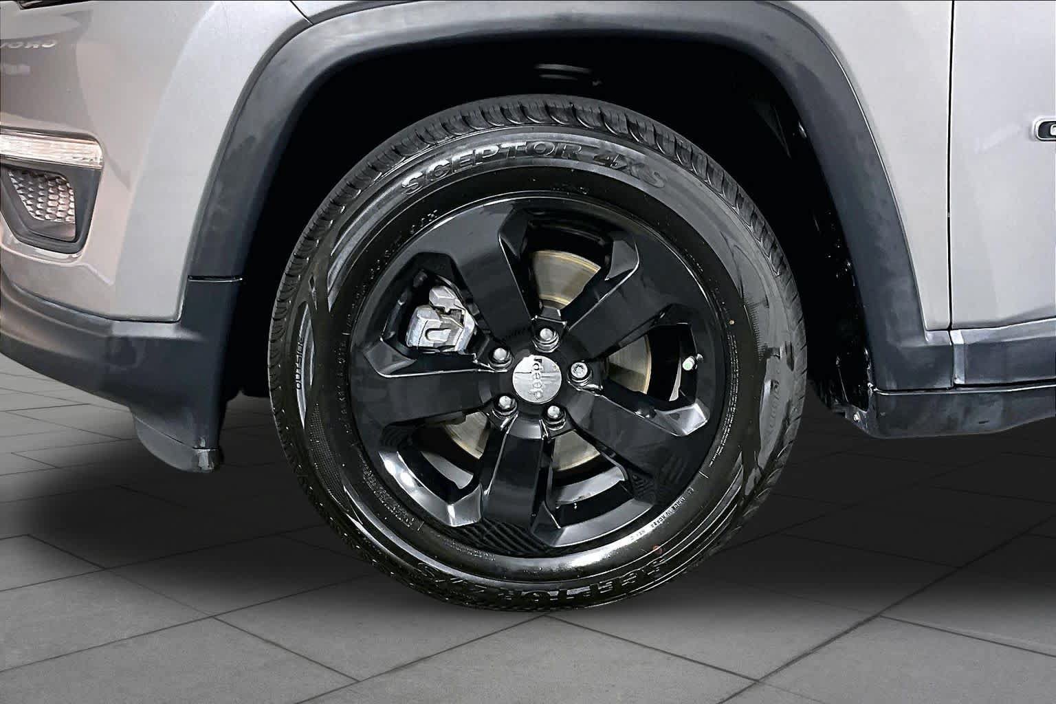 Used 2021 Jeep Compass Latitude FWD image 9