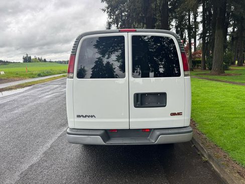 Used 2000 GMC Savana 3500 Extended Passenger RWD image 4