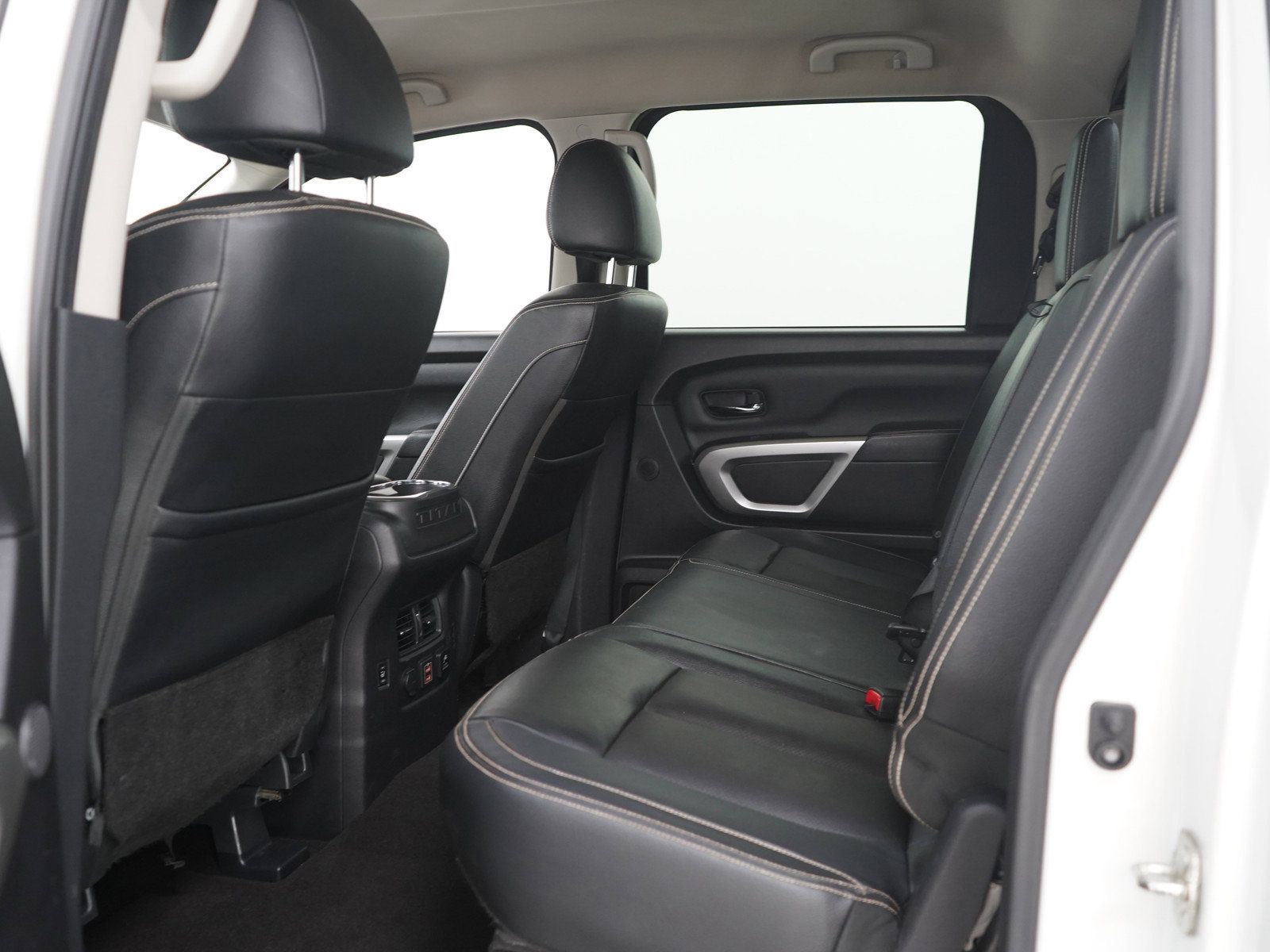 Used 2019 Nissan Titan PRO-4X w/ Pro-4x Convenience Package AWD/4WD image 17