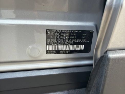 Used 2021 Toyota RAV4 LE AWD/4WD image 31