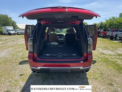 Used 2026 Chevrolet Suburban High Country w/ Sun And Tow Package AWD/4WD image 37