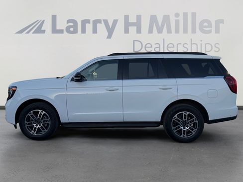 Used 2025 Ford Expedition Active AWD/4WD image 2