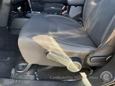 Used 2017 Jeep Wrangler Unlimited Sahara AWD/4WD image 13