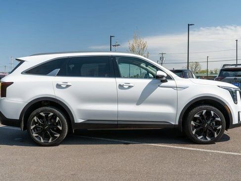 Used 2025 Kia Sorento EX AWD/4WD image 5