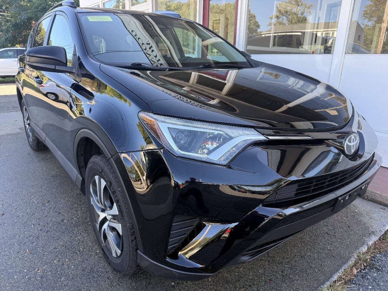 Used 2017 Toyota RAV4 LE w/ Carpet Mat Package AWD/4WD image 5
