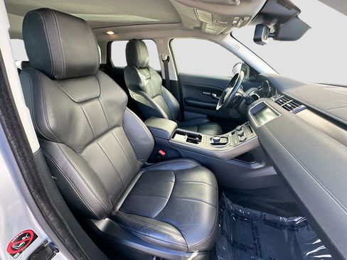 Used 2019 Land Rover Range Rover Evoque SE image 32