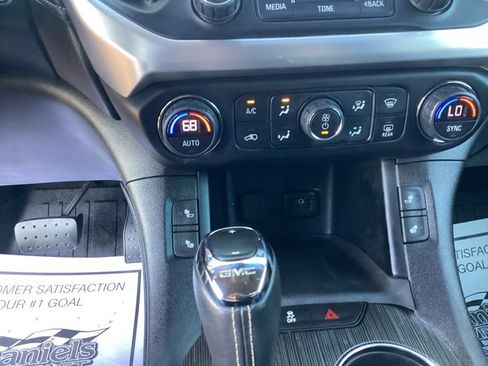 Used 2019 GMC Acadia SLT image 16