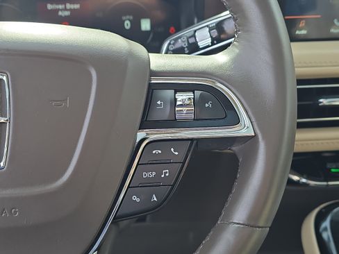 Used 2022 Lincoln Nautilus Reserve AWD/4WD image 25
