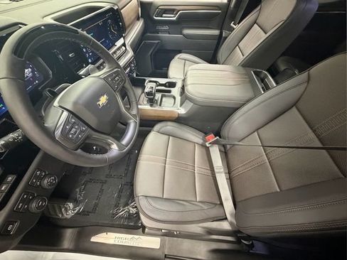 Used 2026 Chevrolet Silverado 1500 High Country AWD/4WD image 14