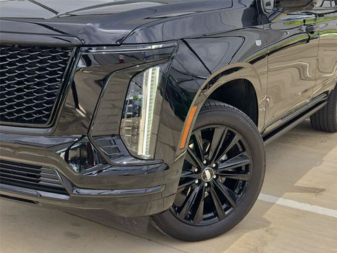 Certified 2025 Cadillac Escalade Sport AWD/4WD image 7