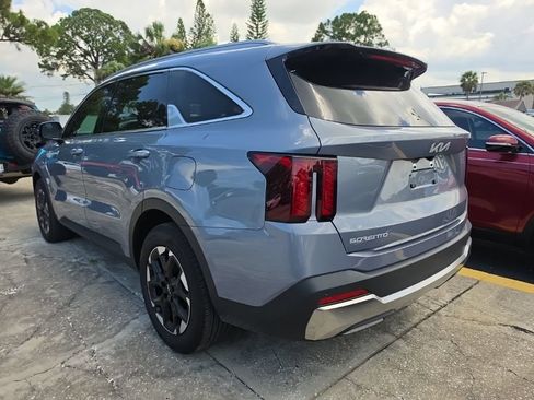 Certified 2025 Kia Sorento S FWD image 11
