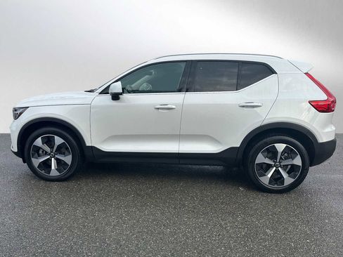 Used 2025 Volvo XC40 B5 Core w/ Climate Package image 6