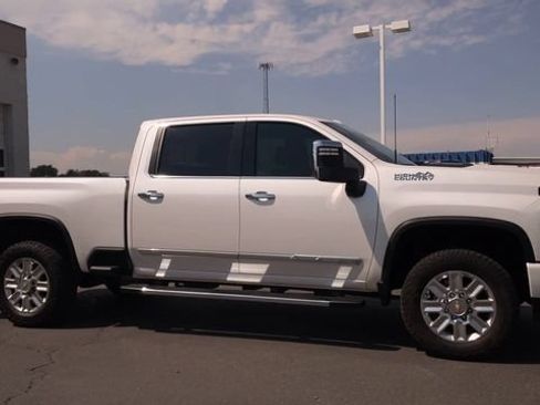 Used 2025 Chevrolet Silverado 3500 High Country w/ High Country Premium Package AWD/4WD image 3