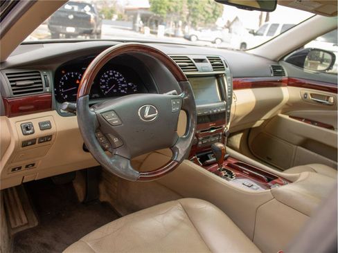 Used 2007 Lexus LS 460 RWD image 2