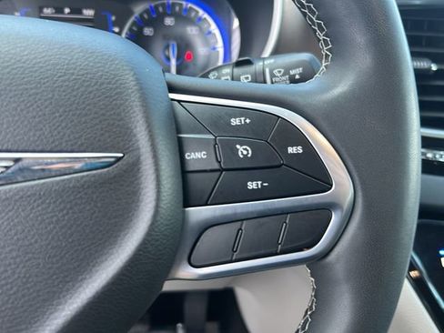Used 2023 Chrysler Voyager LX image 23