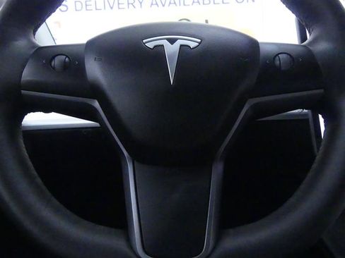 Used 2021 Tesla Model Y Long Range image 17