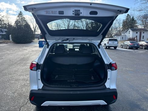 Used 2023 Toyota Corolla Cross XLE image 15