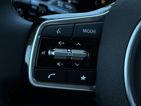 New 2026 Kia Carnival SX w/ SX Dark Edition Package FWD image 30