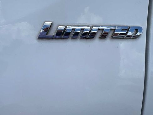 Used 2017 Toyota Tacoma Limited w/ Tow Package RWD image 6