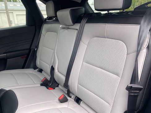 New 2025 Ford Escape SE image 17