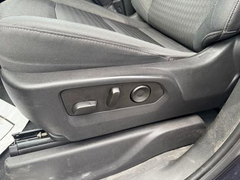 Used 2022 Chevrolet Silverado 1500 LT image 13