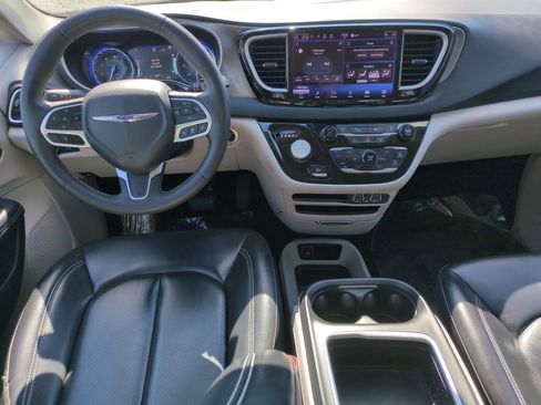 Used 2023 Chrysler Pacifica Touring-L FWD image 27