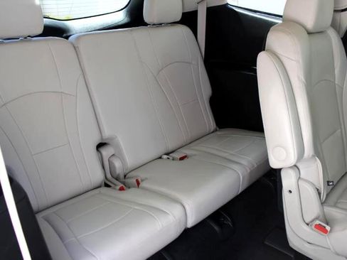 Used 2023 Buick Enclave Essence w/ Sound and Sites Package image 18