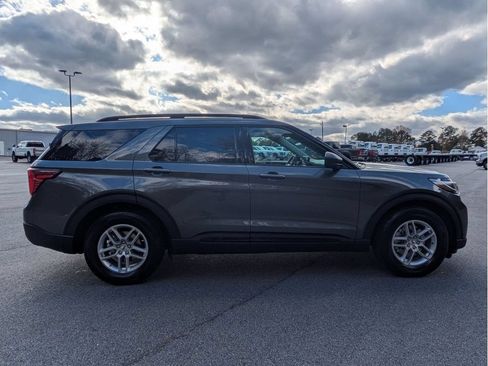Used 2026 Ford Explorer Active w/ Active Comfort Package RWD image 5