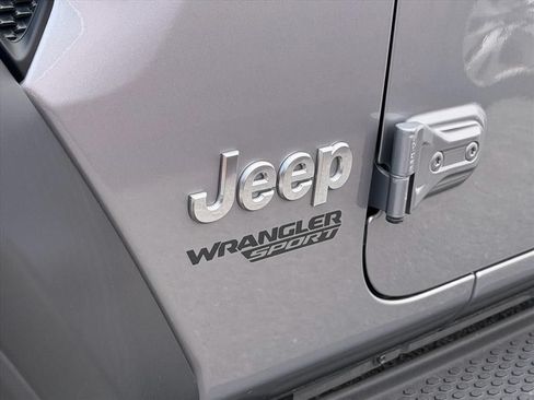 Used 2019 Jeep Wrangler Sport AWD/4WD image 7