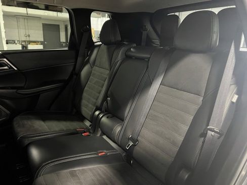 Used 2024 Mitsubishi Outlander SE image 27