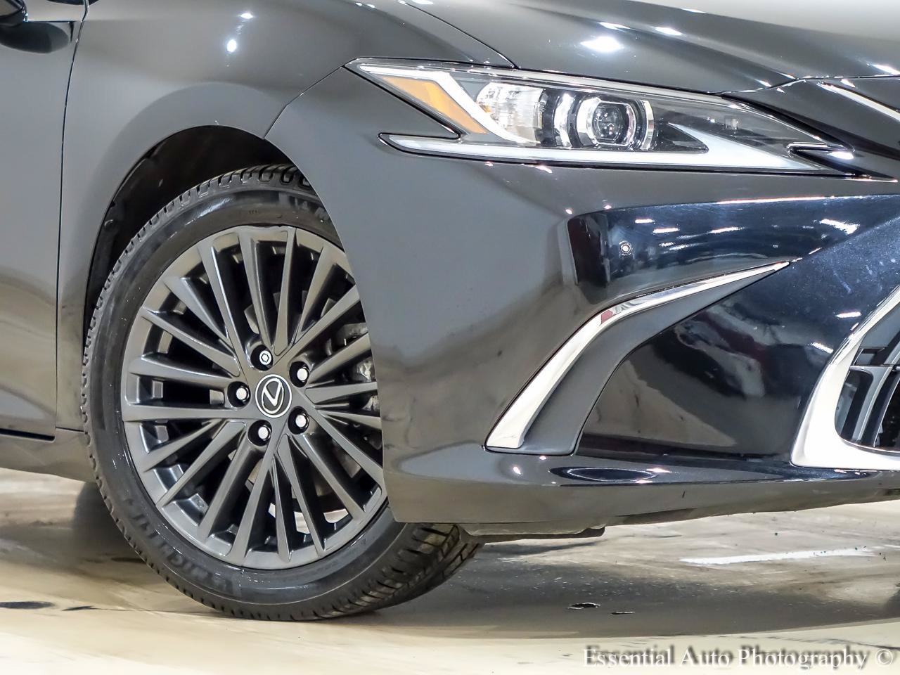 Used 2023 Lexus ES 350 w/ Premium Package FWD image 3