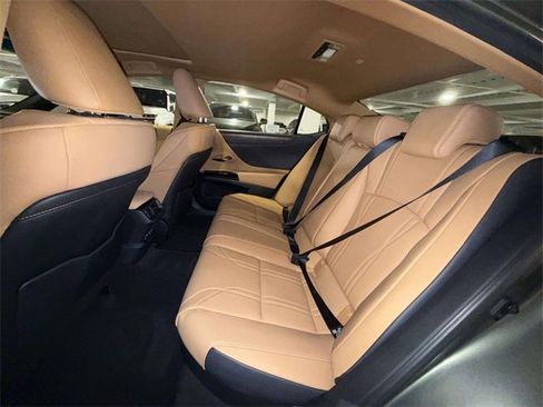 Used 2025 Lexus ES 300h w/ Technology Package image 19