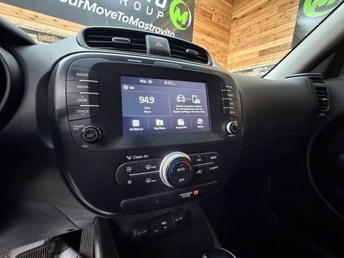 Used 2018 Kia Soul + FWD image 17