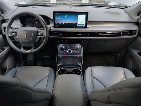 Used 2022 Lincoln Nautilus Reserve AWD/4WD image 6