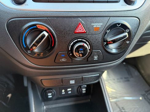 Used 2022 Hyundai Accent SE image 32