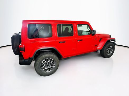 Used 2025 Jeep Wrangler Unlimited Sahara AWD/4WD image 10