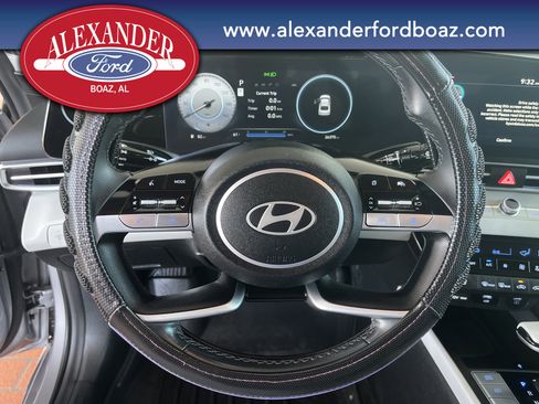 Used 2025 Hyundai Elantra Limited image 20