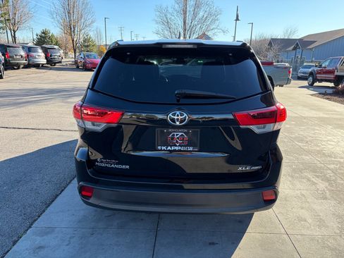 Used 2019 Toyota Highlander XLE image 11