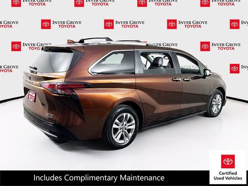Certified 2022 Toyota Sienna Limited AWD/4WD image 5