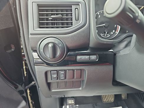 Used 2024 Nissan Titan SV w/ SV Convenience Package image 29