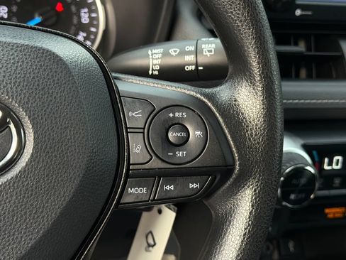 Used 2022 Toyota RAV4 LE AWD/4WD image 25