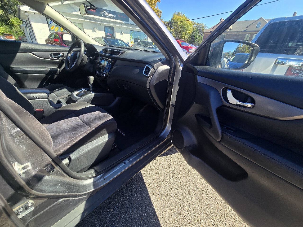 Used 2015 Nissan Rogue SV AWD/4WD image 43