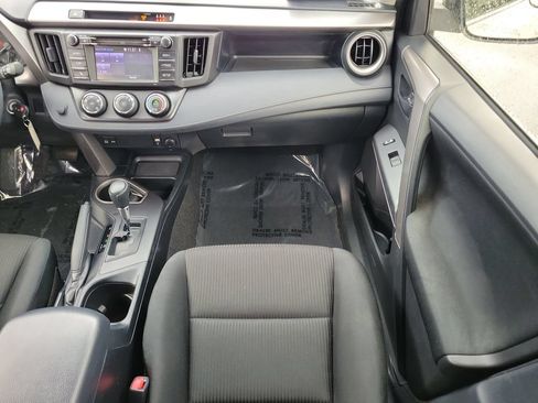 Used 2018 Toyota RAV4 LE FWD image 15
