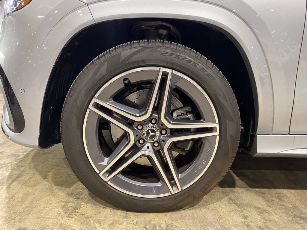 Used 2025 Mercedes-Benz GLS 450 4MATIC w/ AMG Line Exterior image 20