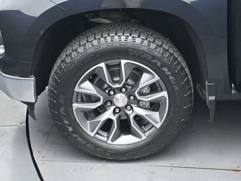 Used 2023 Chevrolet Silverado 1500 LT w/ Z71 Off-Road Package image 31