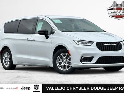 Used 2024 Chrysler Pacifica Touring-L